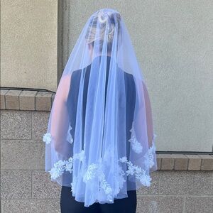White Floral Applique Bridal Veil - Classic Two-Tier